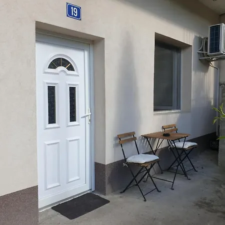 Novi 19 Apartment Foca